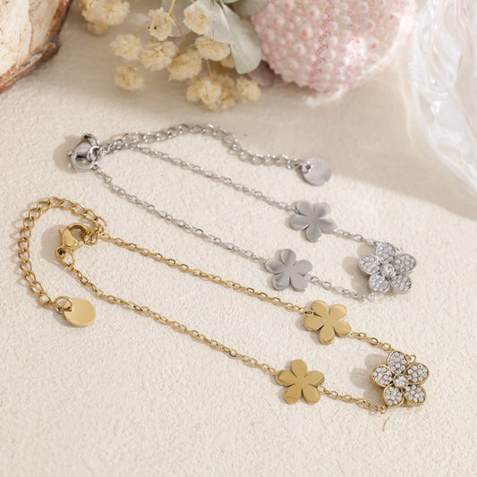 Bracelet fleurs lisses et fleur scintillante