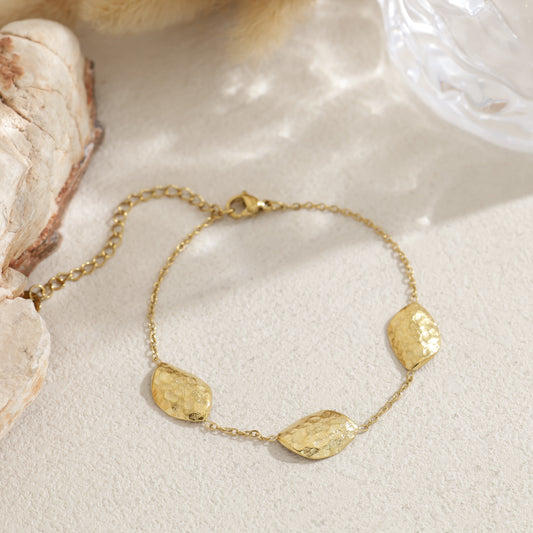 Bracelet chaîne trois pétales martelés