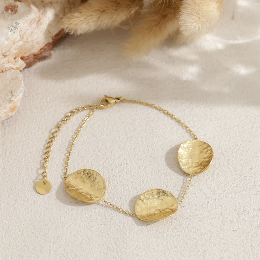 Bracelet chaîne trois médaillons martelés