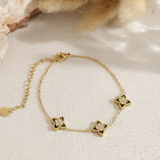 Bracelet chaîne trois trèfles strass