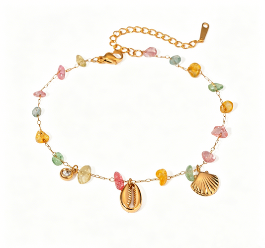Chaîne de cheville dorée à pierres colorées et coquillages pendants