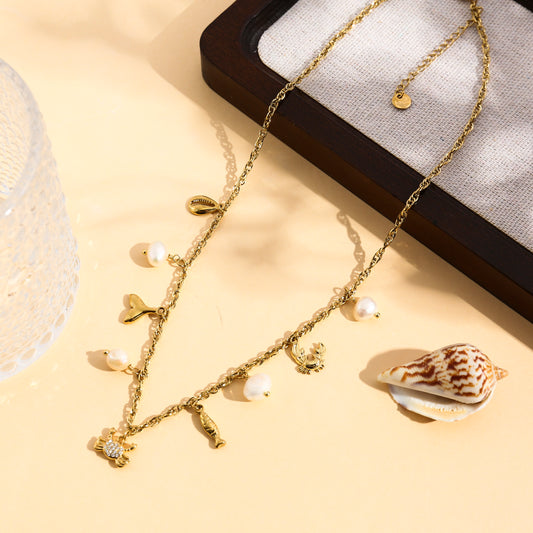 Collier doré à charms crabes et perles