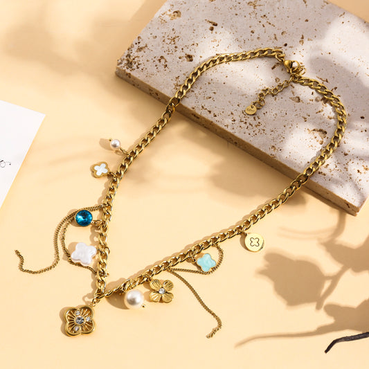 Collier doré à charms trèfles et strass rond