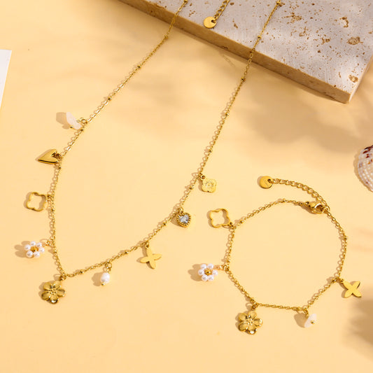Collier doré breloques florales
