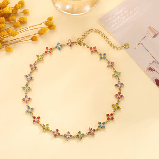 Collier doré fleurs multicolores serties de strass