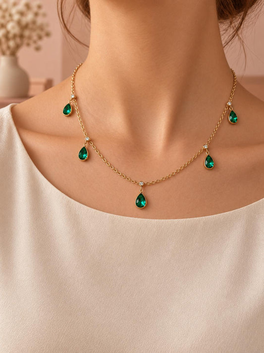 Collier ras du cou avec strass coloré pendant