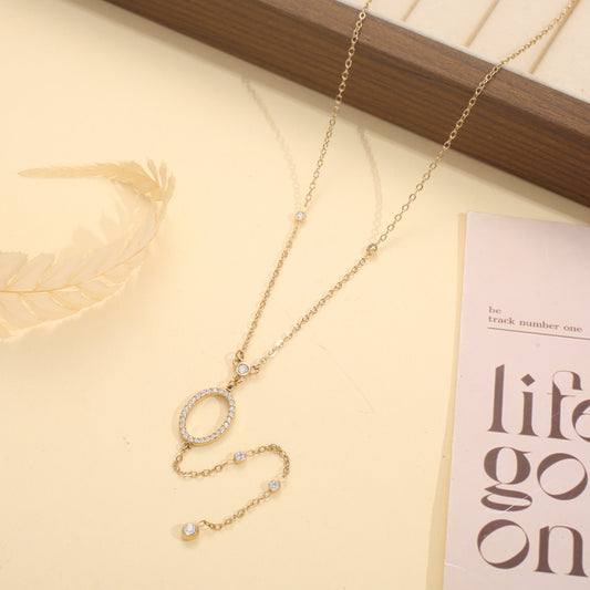Collier strass en Y avec anneau ovale serti