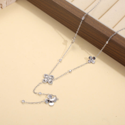 Collier chaîne trèfles ajourés et sertis