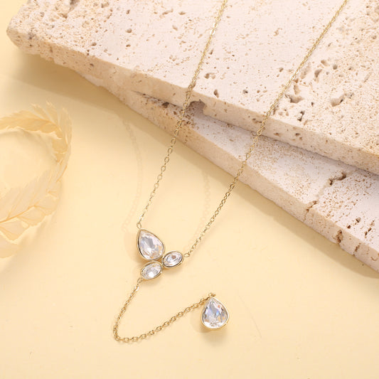 Collier fin en Y avec quadruplpe strass coloré