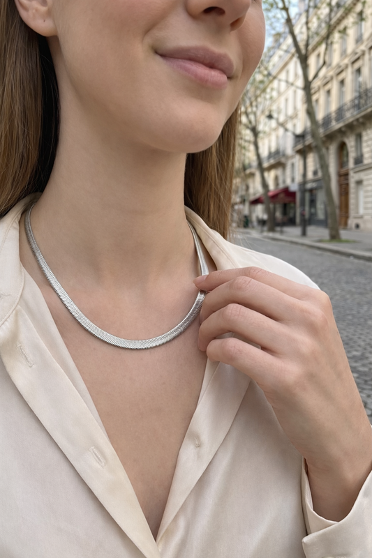 Collier chaîne serpent plate style intemporelle