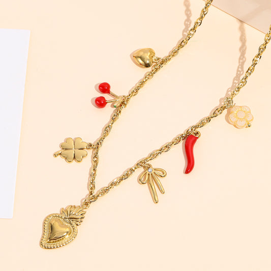 Collier doré fin à charms cœurs ex-voto et piment
