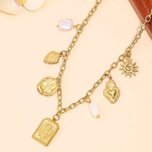 Collier doré talisman orné de cœurs sacrés ex-voto