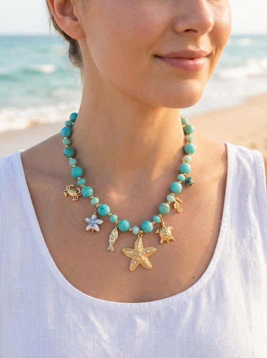 Collier perles à charms marins dorés