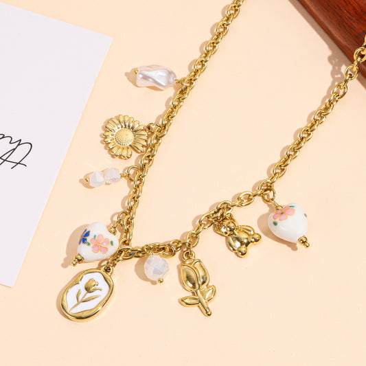 Collier doré à charms floraux et cœurs en porcelaine
