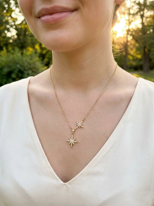 Collier à 2 étoiles à huit branches en strass