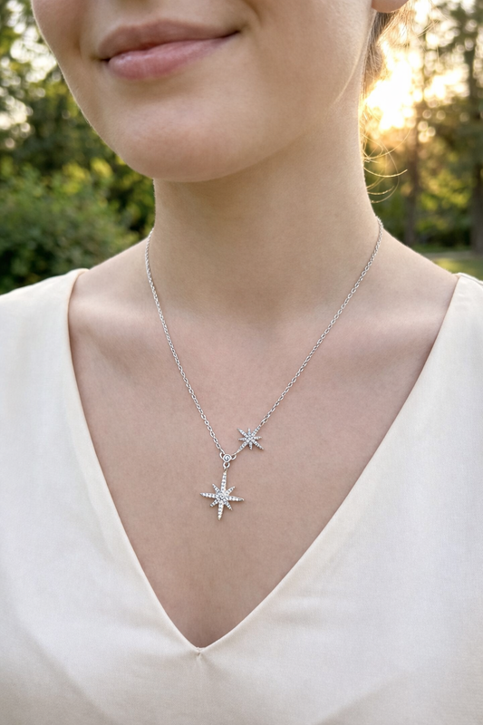 Collier à 2 étoiles à huit branches en strass