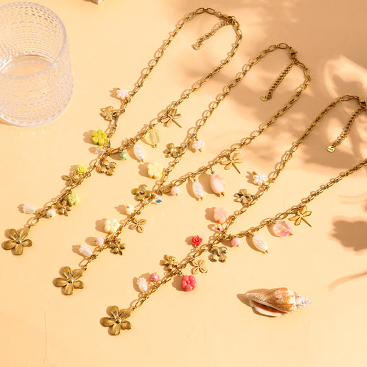Collier doré en Y à charms fleurs, pierres et perles