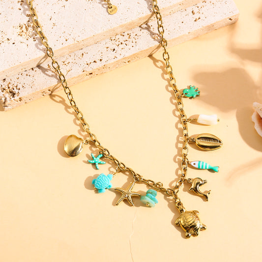 Collier doré à charms tortue marine et poisson