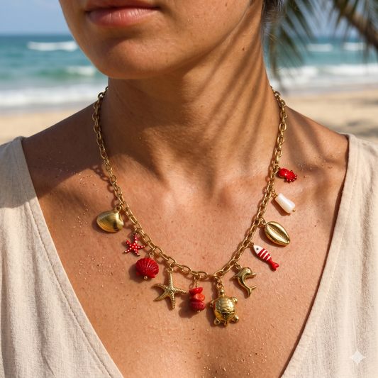 Collier doré à charms tortue marine et poisson