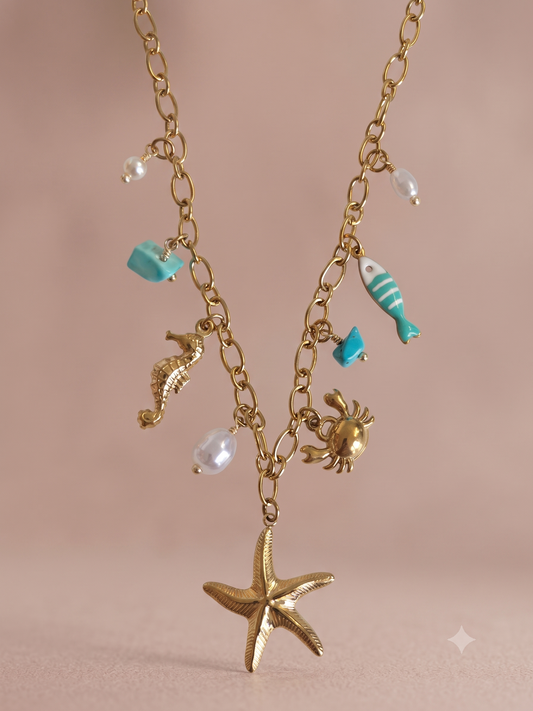 Collier doré à pendentifs marins avec pierres turquoises