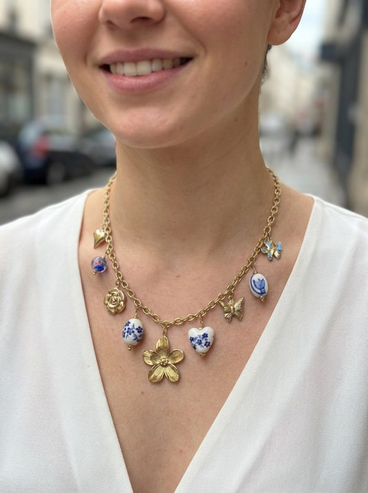 Collier doré multi-charms fleurs et breloques en porcelaine