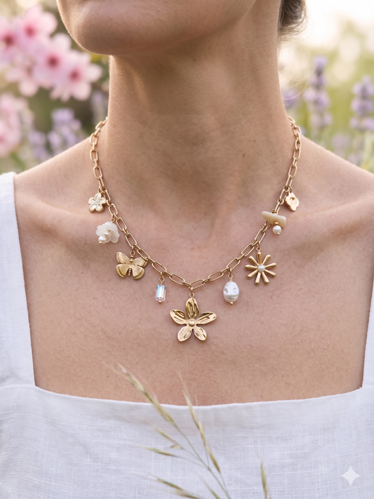 Collier doré à charms fleurs et muguet