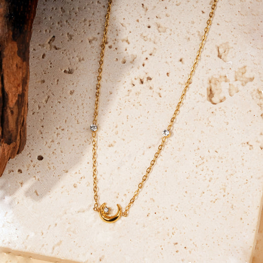 Collier chaîne fine lune sertie