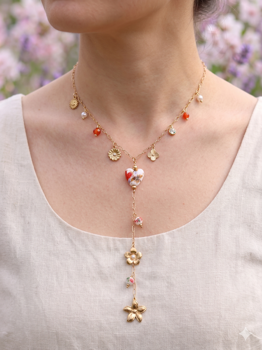 Collier doré en Y à perles porcelaine fleurie et charms fleurs