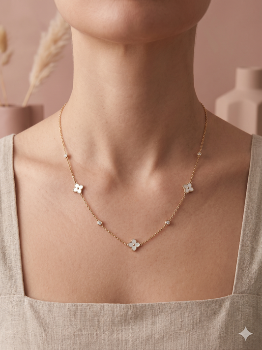 Collier trèfles à quatre pétales et strass