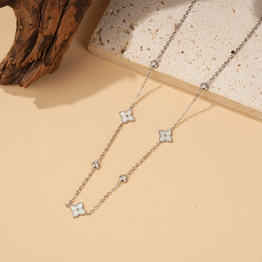 Collier trèfles à quatre pétales et strass
