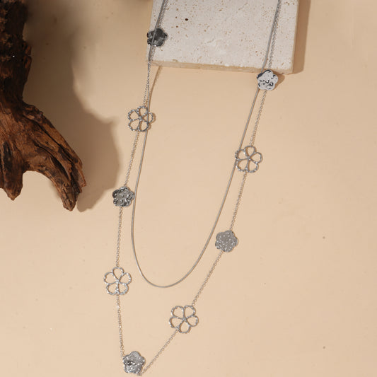 Sautoir double chaîne doré fleurs martelées et ajourées