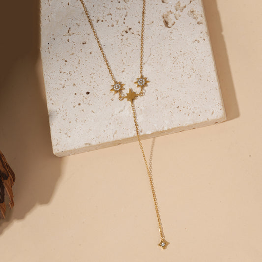 Collier chaîne fine triple étoiles serties en Y