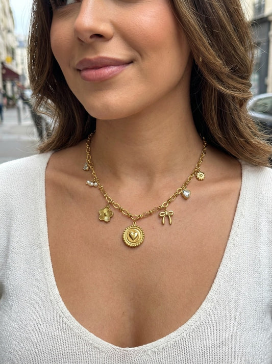 Collier doré à médaillon cœur, fleurs et strass