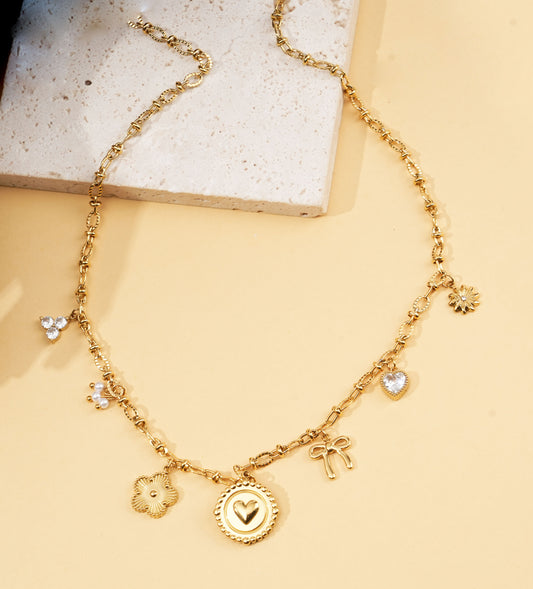 Collier doré à médaillon cœur, fleurs et strass