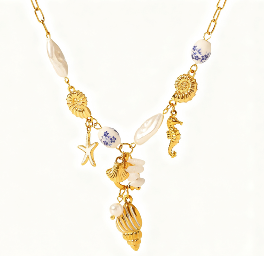 Collier doré charms marins avec perles et porcelaine bleue
