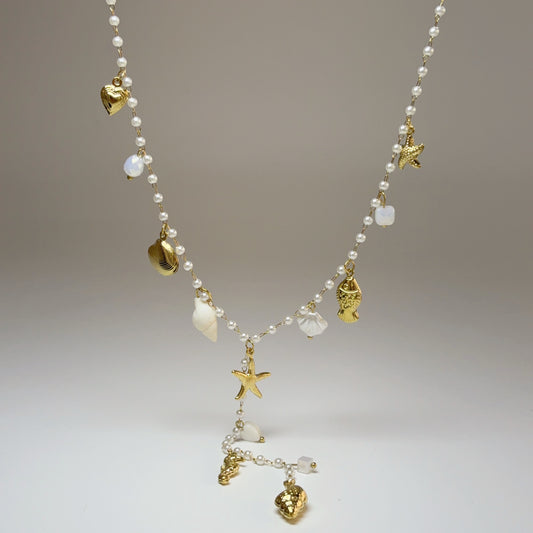 Collier doré en Y perles et charms marins dorés et nacrés
