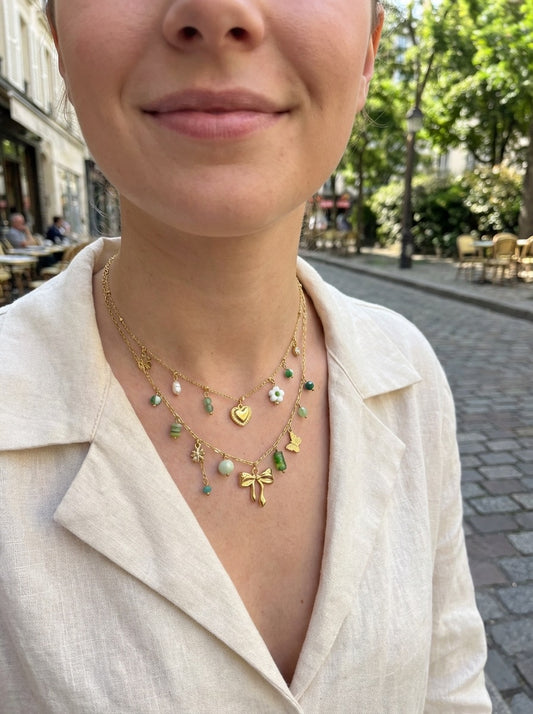 Collier doré double rang à charms nœud et perles vertes