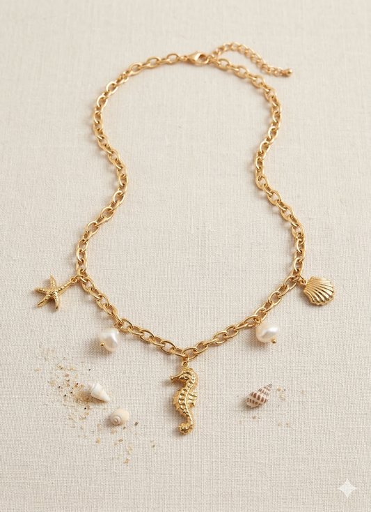 Collier doré charms marins hippocampe et perles