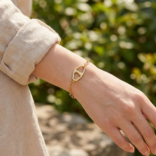 Bracelet doré pendentif ovale séparé martelé