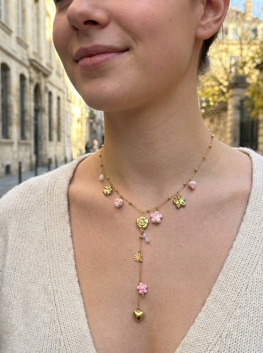Collier doré en Y à breloques florales roses et cœur pendant