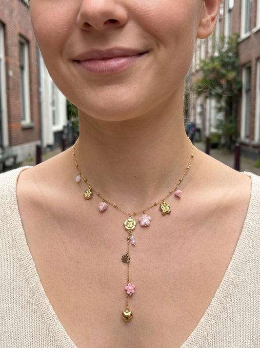 Collier doré en Y à breloques florales roses et cœur pendant