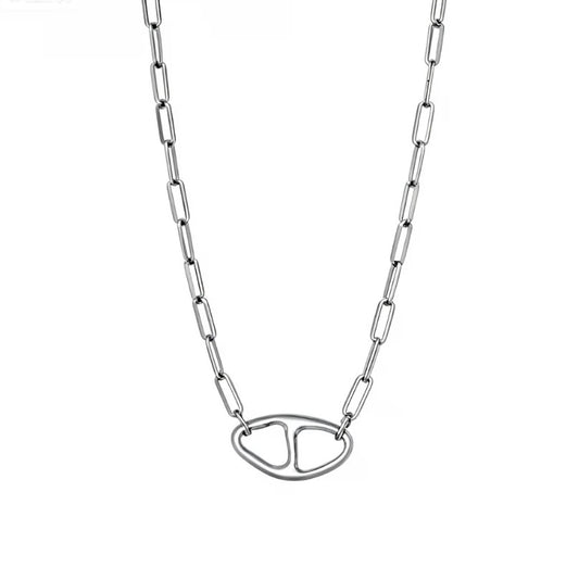 Collier argenté pendentif ovale séparé martelé