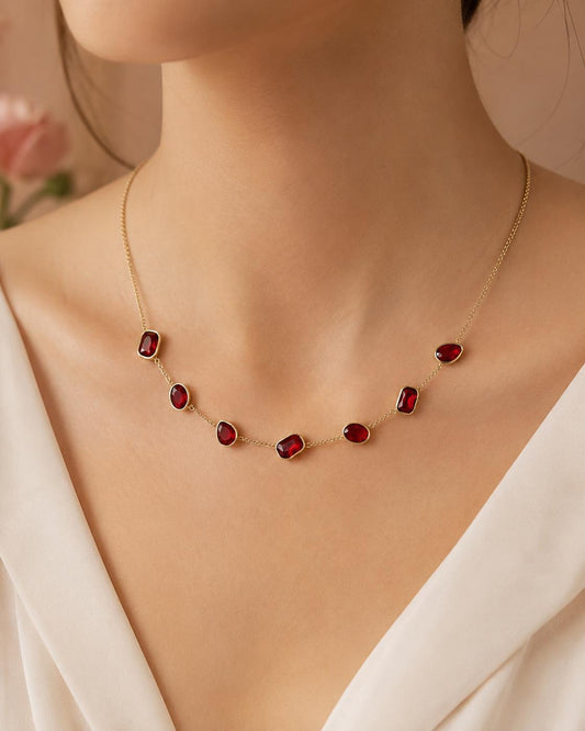 Collier fin forme géométrique zirconiums