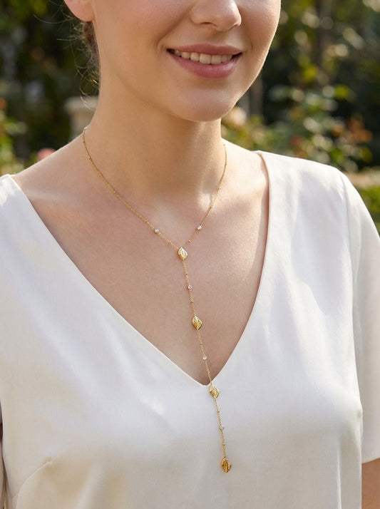 Collier fin en Y à motifs de feuilles