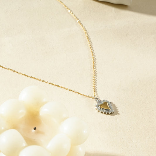 Collier bicolore pendentif cœur brillant au contour strassé