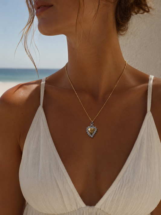 Collier bicolore pendentif cœur brillant au contour strassé