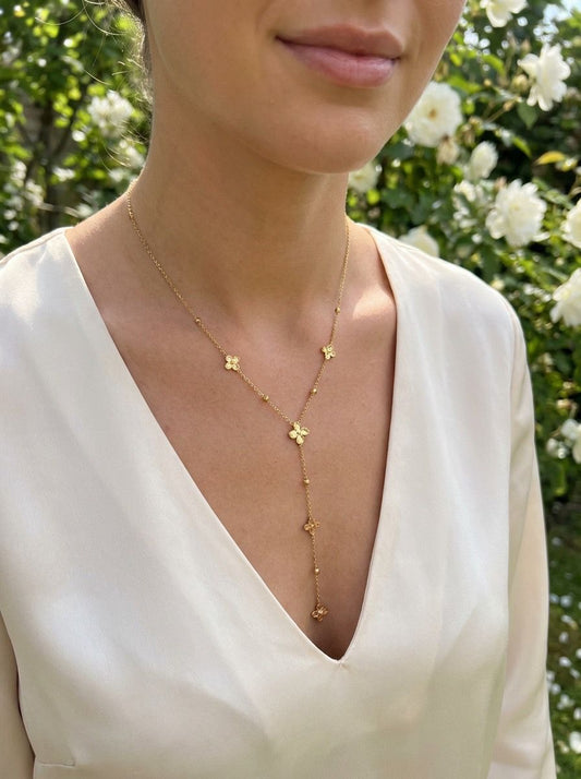 Collier chaîne fine en Y à trèfles martelés