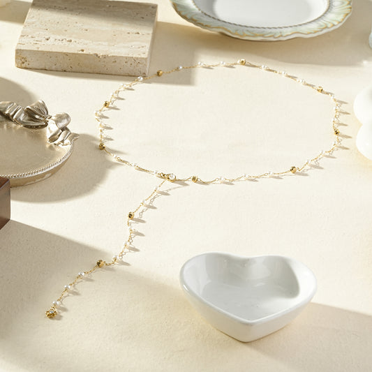 Chaîne de dos dorée à perles, billes texturées et pendentif fleur