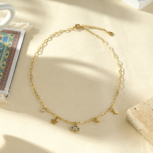 Collier chaîne breloques mixtes serties