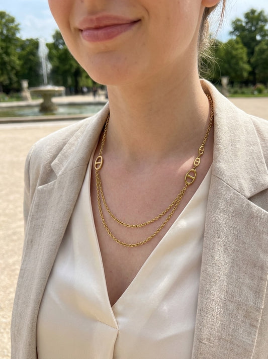 Collier à double chaîne et détails ovales modernes